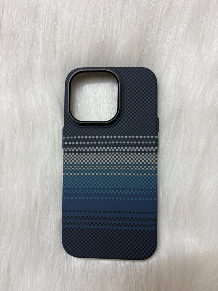 Original Luxo Life Premium MagSafe Reflective Carbon Textured Case For iPhone - Image 10
